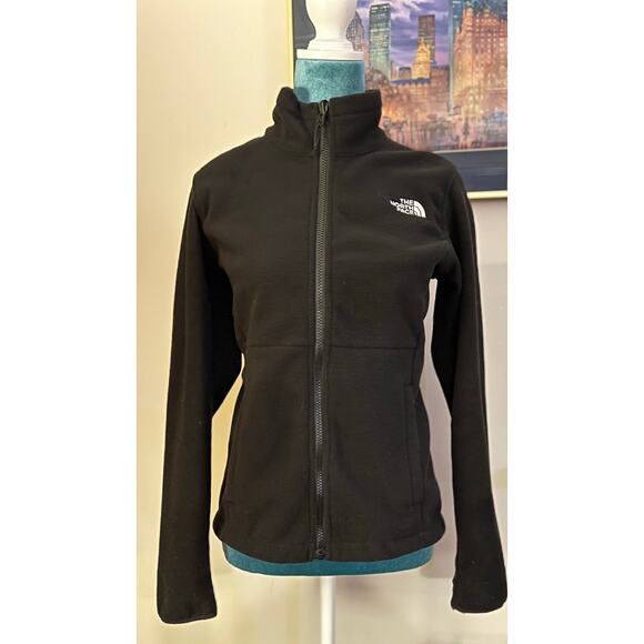 Black The Northface fleece jacket
Size￼sm
Excellent condition - Picture 1 of 8